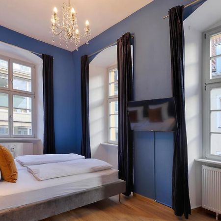 Homie Stay Am Marktplatz - Wohnen Im Historischen Balthasar-Neumann-Apartment เวิร์ซบวร์ก ภายนอก รูปภาพ